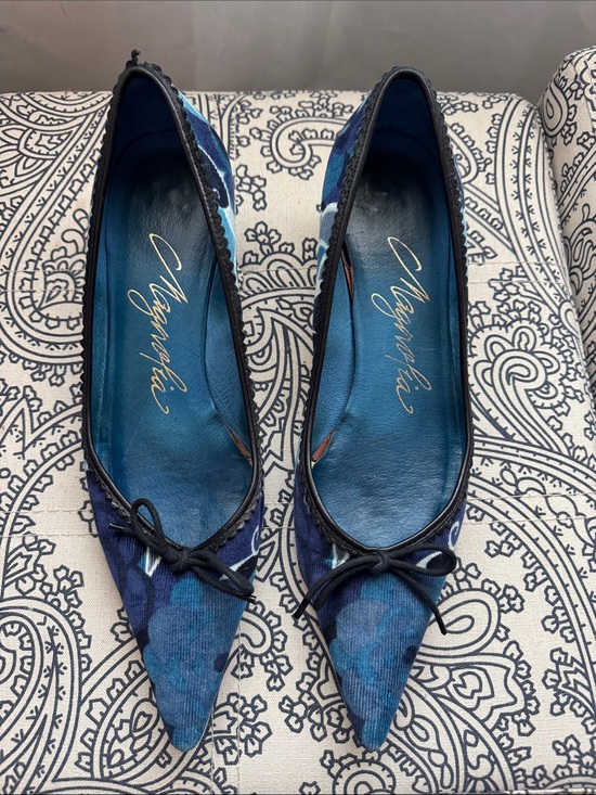 Magnolia Shoes - Magnolia Blue Patterned Pointed Toe Kitten Heel Vintage 10.5